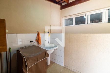 Casa à venda com 270m², 4 quartos e 3 vagas Casa à venda com 270m², 4 quartos e 3 vagasÁrea de Serviço