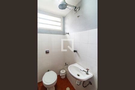 Casa à venda com 270m², 4 quartos e 3 vagas Casa à venda com 270m², 4 quartos e 3 vagasBanheiro de serviço