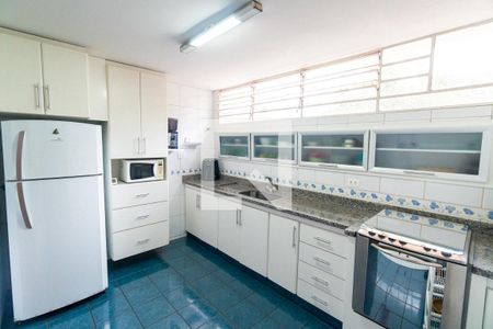 Casa à venda com 270m², 4 quartos e 3 vagas Casa à venda com 270m², 4 quartos e 3 vagasCozinha