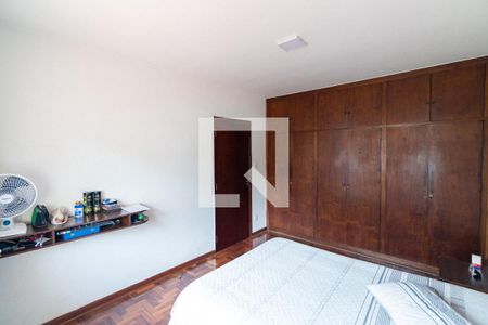 Casa à venda com 270m², 4 quartos e 3 vagas Casa à venda com 270m², 4 quartos e 3 vagasQuarto 1