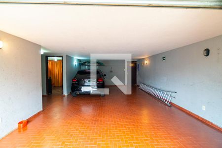 Casa à venda com 270m², 4 quartos e 3 vagas Casa à venda com 270m², 4 quartos e 3 vagasGaragem