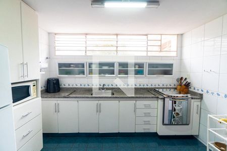 Casa à venda com 270m², 4 quartos e 3 vagas Casa à venda com 270m², 4 quartos e 3 vagasCozinha