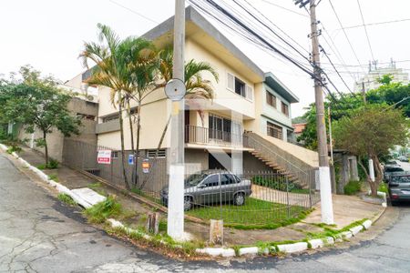 Casa à venda com 270m², 4 quartos e 3 vagas Casa à venda com 270m², 4 quartos e 3 vagasFachada