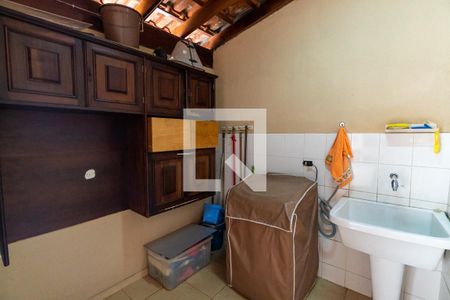 Casa à venda com 270m², 4 quartos e 3 vagas Casa à venda com 270m², 4 quartos e 3 vagasÁrea de Serviço