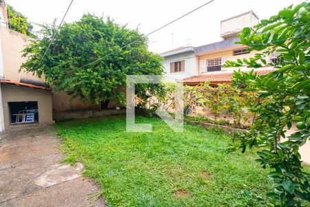 Casa à venda com 270m², 4 quartos e 3 vagas Casa à venda com 270m², 4 quartos e 3 vagasQuintal