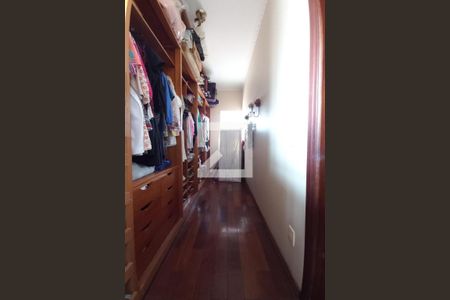 Casa à venda com 292m², 3 quartos e 4 vagas Casa à venda com 292m², 3 quartos e 4 vagasCloset da suíte