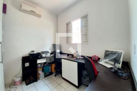 Casa à venda com 292m², 3 quartos e 4 vagas Casa à venda com 292m², 3 quartos e 4 vagasEscritório