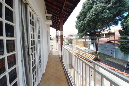 Casa à venda com 292m², 3 quartos e 4 vagas Casa à venda com 292m², 3 quartos e 4 vagasVaranda da Sala