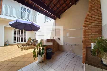 Casa à venda com 292m², 3 quartos e 4 vagas Casa à venda com 292m², 3 quartos e 4 vagasÁrea comum - Churrasqueira