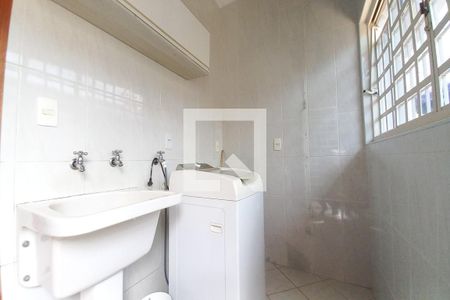 Casa à venda com 292m², 3 quartos e 4 vagas Casa à venda com 292m², 3 quartos e 4 vagasÁrea de Serviço