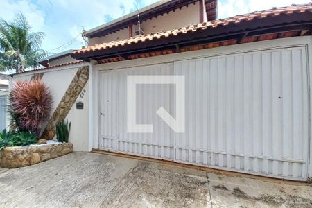 Casa à venda com 292m², 3 quartos e 4 vagas Casa à venda com 292m², 3 quartos e 4 vagasFachada do Prédio