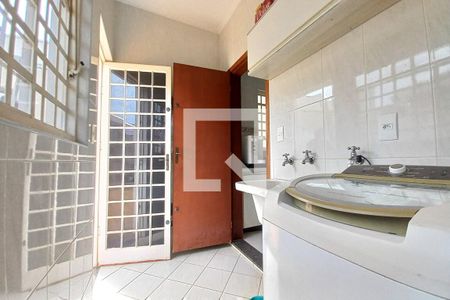 Casa à venda com 292m², 3 quartos e 4 vagas Casa à venda com 292m², 3 quartos e 4 vagasÁrea de Serviço