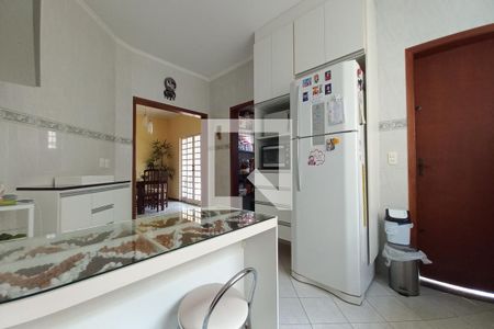 Casa à venda com 292m², 3 quartos e 4 vagas Casa à venda com 292m², 3 quartos e 4 vagasCozinha