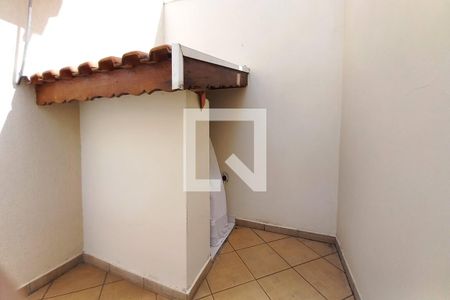 Casa à venda com 292m², 3 quartos e 4 vagas Casa à venda com 292m², 3 quartos e 4 vagasCanil