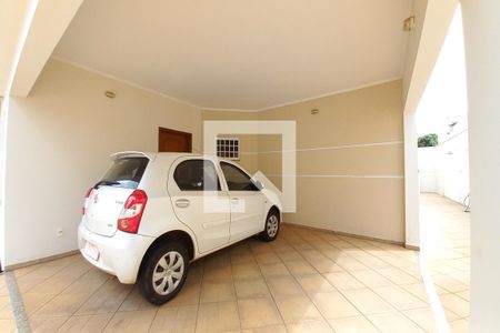 Casa à venda com 292m², 3 quartos e 4 vagas Casa à venda com 292m², 3 quartos e 4 vagasGaragem