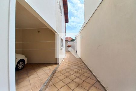 Casa à venda com 292m², 3 quartos e 4 vagas Casa à venda com 292m², 3 quartos e 4 vagasCorredor Lateral