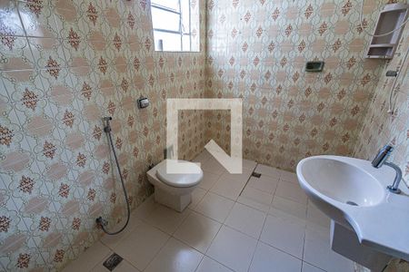 Casa à venda com 240m², 6 quartos e 2 vagasBenheiro