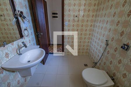 Casa à venda com 240m², 6 quartos e 2 vagasBenheiro