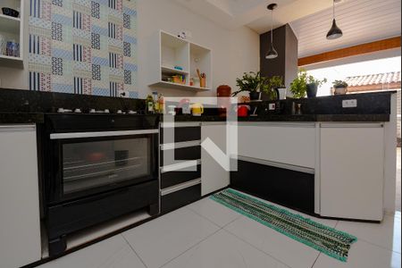 Casa à venda com 150m², 3 quartos e 2 vagasCozinha - Armários