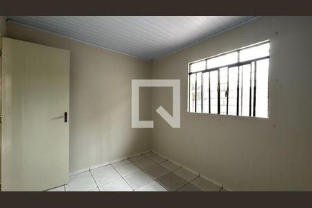 Quarto 1 de casa para alugar com 2 quartos, 35m² em Sítio Cercado, Curitiba