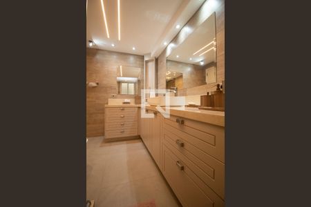 Apartamento à venda com 380m², 4 quartos e 1 vagaBanheiro social 2