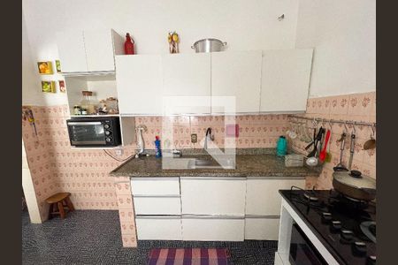 Casa à venda com 270m², 3 quartos e sem vaga Casa à venda com 270m², 3 quartos e sem vagaCozinha