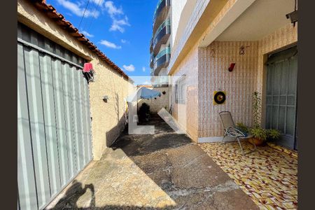 Garagem de casa à venda com 3 quartos, 270m² em Eldorado, Contagem