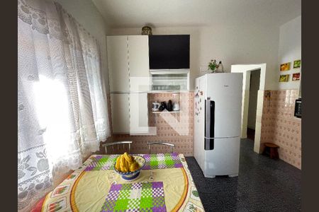 Casa à venda com 270m², 3 quartos e sem vaga Casa à venda com 270m², 3 quartos e sem vagaCozinha