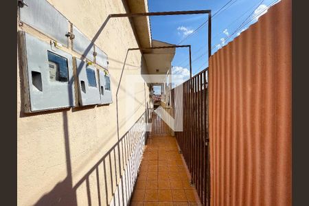 lateral do imovel de casa à venda com 3 quartos, 270m² em Eldorado, Contagem