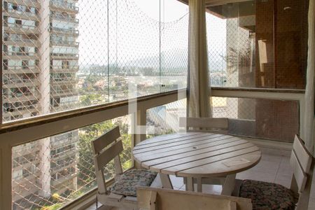 Varanda de apartamento para alugar com 2 quartos, 80m² em Barra da Tijuca, Rio de Janeiro