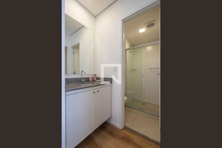 Banheiro de apartamento para alugar com 1 quarto, 30m² em Pinheiros, São Paulo