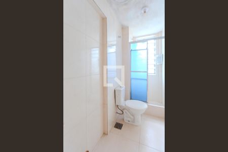 Banheiro de apartamento para alugar com 1 quarto, 42m² em Cristal, Porto Alegre