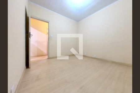 Casa à venda com 220m², 4 quartos e 5 vagas Casa à venda com 220m², 4 quartos e 5 vagasQuarto 4