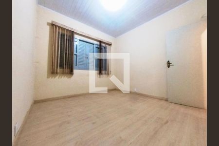 Casa à venda com 220m², 4 quartos e 5 vagas Casa à venda com 220m², 4 quartos e 5 vagasQuarto 4