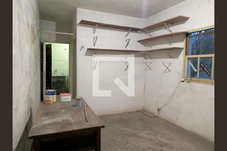 Casa à venda com 220m², 4 quartos e 5 vagasQuarto Externo