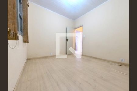 Casa à venda com 220m², 4 quartos e 5 vagas Casa à venda com 220m², 4 quartos e 5 vagasQuarto 4
