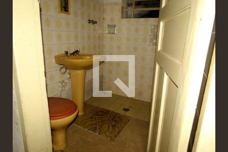 Casa à venda com 220m², 4 quartos e 5 vagasBanheiro Quarto Externo