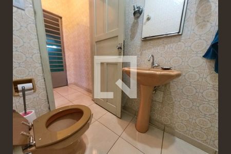 Casa à venda com 220m², 4 quartos e 5 vagas Casa à venda com 220m², 4 quartos e 5 vagasBanheiro