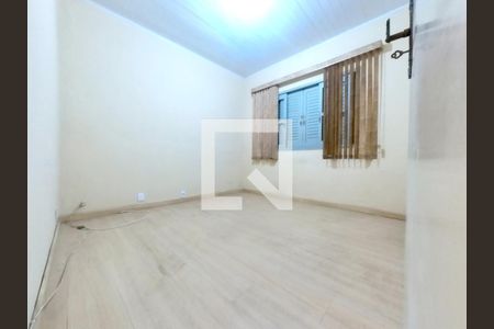 Casa à venda com 220m², 4 quartos e 5 vagas Casa à venda com 220m², 4 quartos e 5 vagasQuarto 4