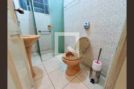 Casa à venda com 220m², 4 quartos e 5 vagas Casa à venda com 220m², 4 quartos e 5 vagasBanheiro
