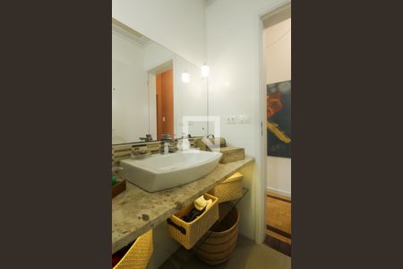 Apartamento à venda com 169m², 3 quartos e 2 vagasBanheiro social 