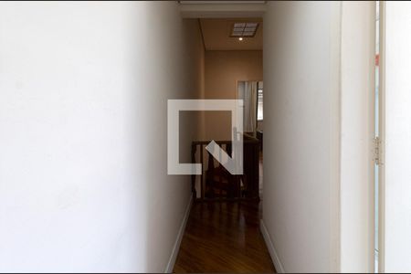 corredor e hall íntimo de casa à venda com 4 quartos, 200m² em Vila Mariana, São Paulo