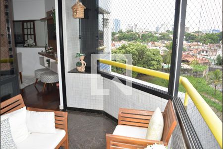 Sala com varanda de apartamento para alugar com 3 quartos, 128m² em Costa Azul, Salvador