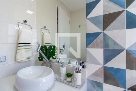 Apartamento à venda com 55m², 2 quartos e 1 vaga Apartamento à venda com 55m², 2 quartos e 1 vagaBanheiro