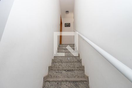 Casa à venda com 76m², 2 quartos e 1 vagaEscada