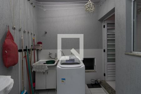 Casa à venda com 76m², 2 quartos e 1 vagaÁrea de Serviço