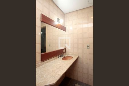 Banheiro de apartamento para alugar com 1 quarto, 45m² em Floresta, Porto Alegre