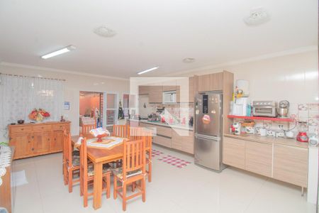 Casa à venda com 240m², 2 quartos e 2 vagasCozinha