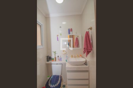 Casa à venda com 240m², 2 quartos e 2 vagasBanheiro 