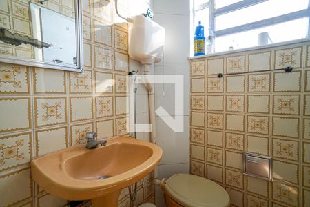 Banheiro de kitnet/studio para alugar com 1 quarto, 20m² em Centro, Niterói